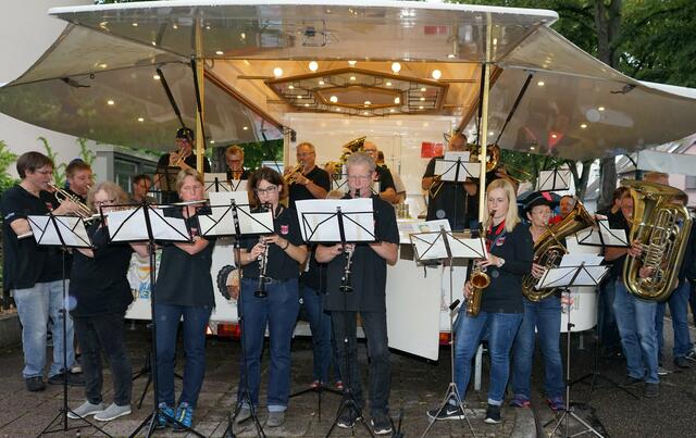 Livemusik: Musikverein Knielingen | Foto: Michael Bartholomaeus