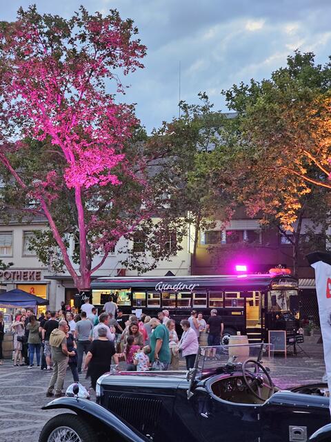 Auf dem Rathausplatz waren zahlreiche Besucher | Foto: Gisela Böhmer