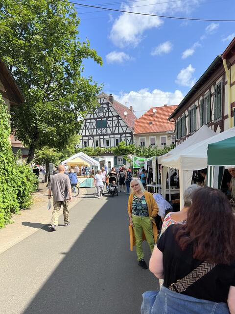 Blick auf Fachwerkhaus am Marktplatz beim Gaugrehweiler Markt 2023 | Foto: Arno Mohr