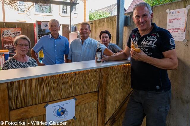 Der Skiclub Leimersheim hinter der Getränketheke | Foto: Wilfried Glauber
