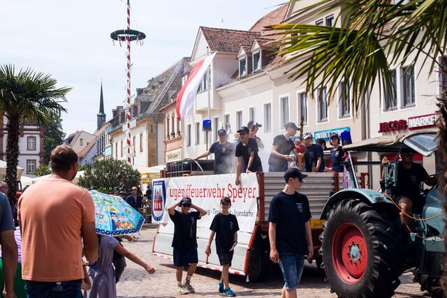 Sorgt für Abkühlung: die Jugendfeuerwehr Speyer | Foto: Cornelia Bauer