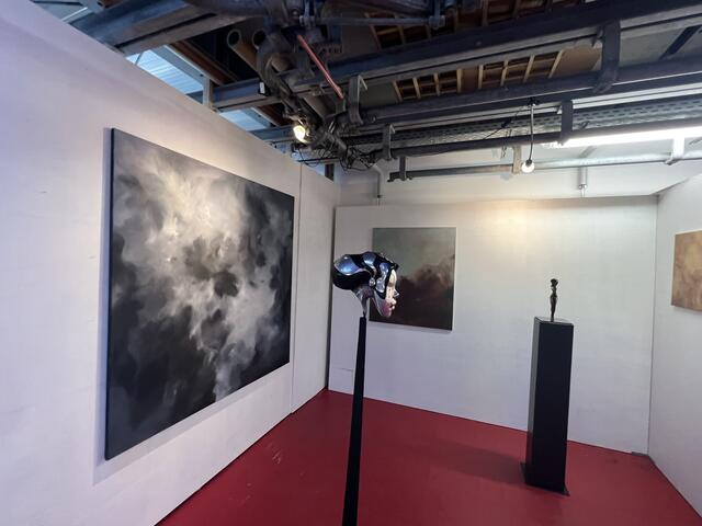 Malereien von Christine Schön und Skulpturen von Peter Brauchle.   | Foto: Zenhom Haggag