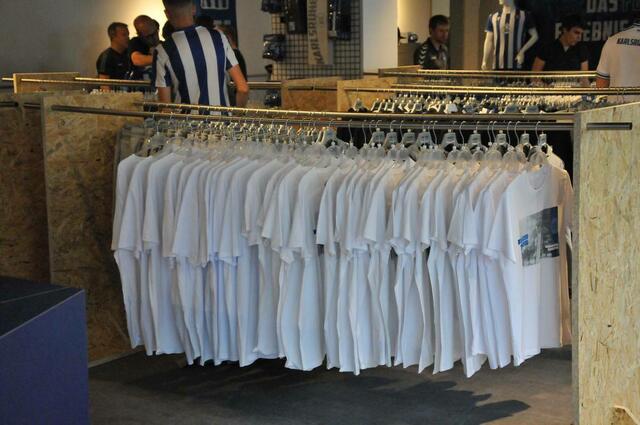 Angebot im Fanshop | Foto: Anderer/ka-abseits