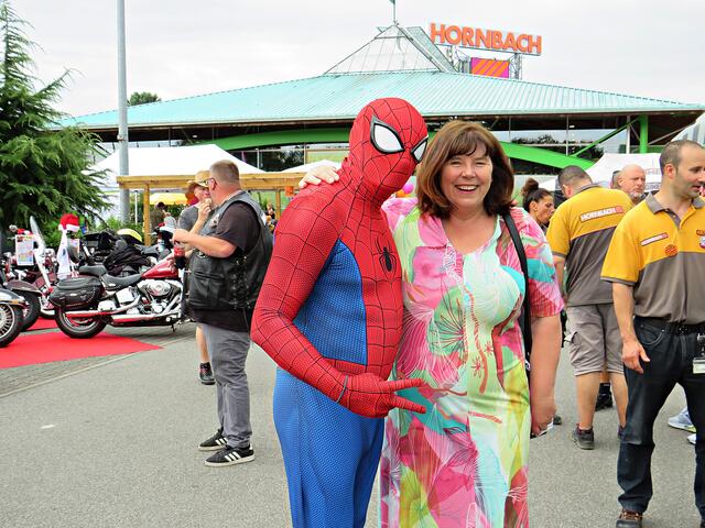 Spiderman und OB | Foto: Brigitte Melder