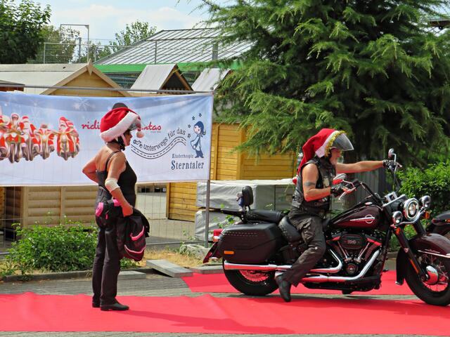 Die Riding Santas sind wieder für eine gute Sache unterwegs | Foto: Brigitte Melder