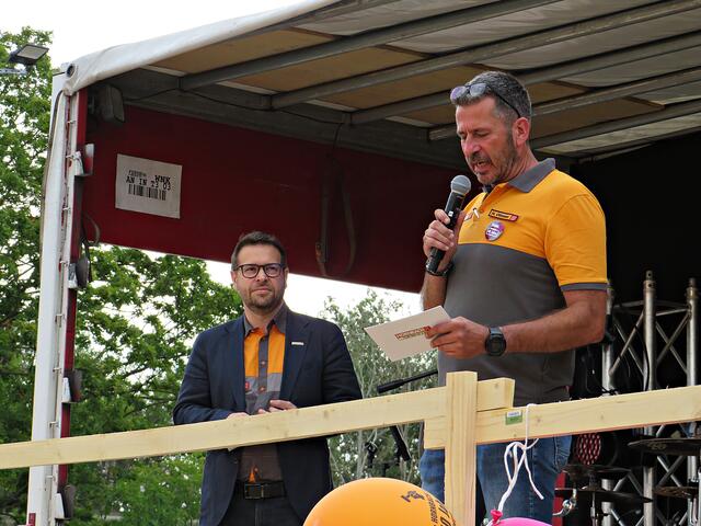 Heiko Ottosen bedankt sich bei seinen Mitarbeitern | Foto: Brigitte Melder
