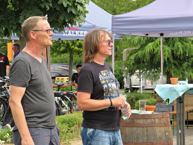 Jörg Alles und Roland Moschel von der nachfolgenden Band Roland &amp; Friends | Foto: Brigitte Melder