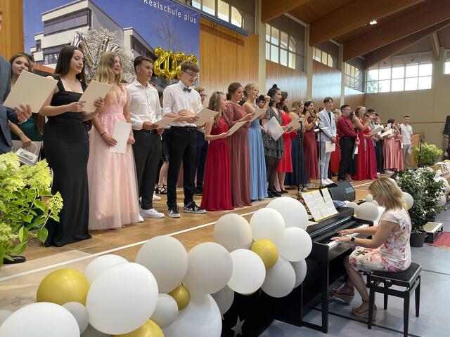 Die Champions des Abends bei ihrem Abschlusslied. | Foto: Weiler