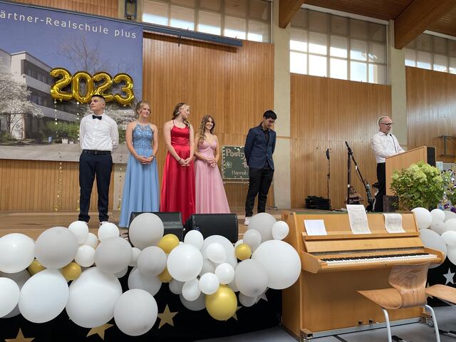 Verleihung der Schulpreise v.l.n.r.: Jaromir Müller, Celine Hoffmann, Samira Schubert, Mara Müller, Mazlum Deniz. | Foto: Weiler