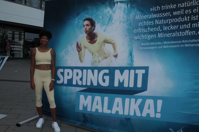 Malaika Mihambo bei der Aktion "Spring mit Malaika !" | Foto: Michael Sonnick