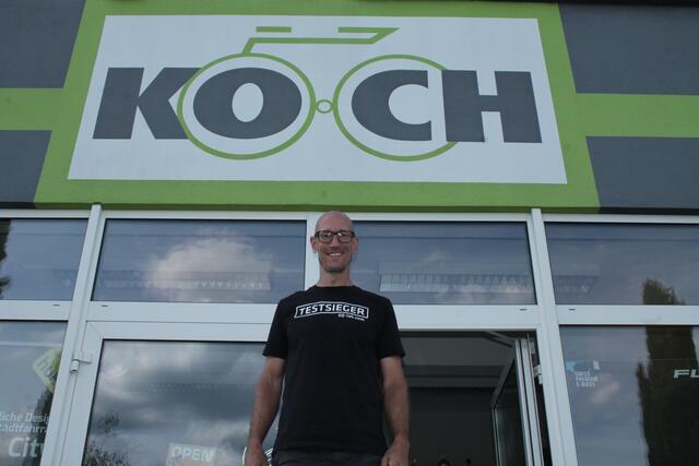 Martin Slosharek vor dem Fahrradhaus Koch in Mutterstadt | Foto: Michael Sonnick