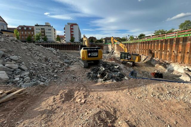 Die Freiwillige Feuerwehr Landau hat eine Übung zur Tiefbaurettung auf dem Gelände des früheren Kaufhof-Gebäudes am Hauptbahnhof durchgeführt | Foto: Freiwillige Feuerwehr Landau