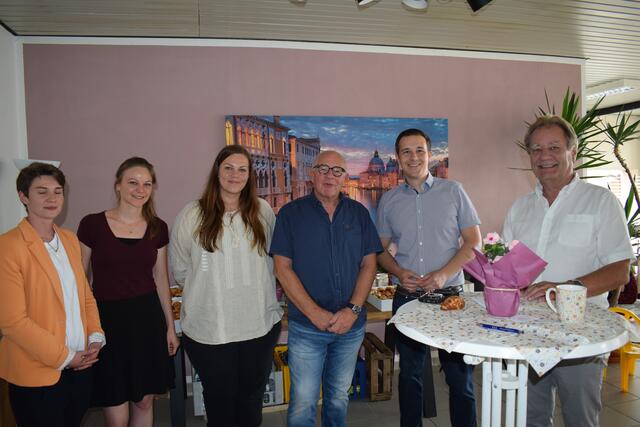 Auch Verbandsbürgermeister Christian Burkhart und zwei seiner Beigeordneten Ulrich Böck und Werner Kempf (re.) kamen zu Besuch | Foto: B. Bender