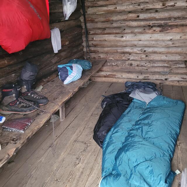 Notlager in Holzhütte, Lattersteighöhe | Foto: Markus Pacher 