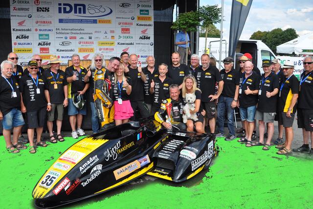 Josef Sattler wurde mit Uwe Neubert IDM-Meister 2018 Sidecar 1000 ccm  | Foto: Hermann Rüger