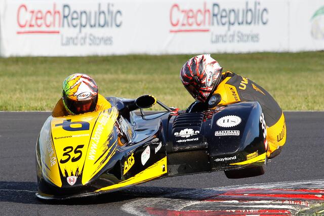 Josef Sattler und Uwe Neubert IDM-Meister 2018 Sidecar 1000 ccm  | Foto: Hermann Rüger