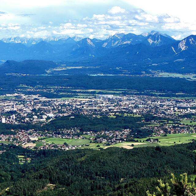 Blick über Villach in die Karawanken  | Foto: Markus Pacher 