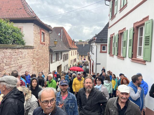Trotz Regen am Sonntag, dem 6. August, wurde der neue Kunstpfad in St. Martin mit Begeisterung aufgenommen. Eine Veranstaltung, die den Teilnehmern sicherlich lange in Erinnerung bleiben wird!" | Foto: Z. Haggag