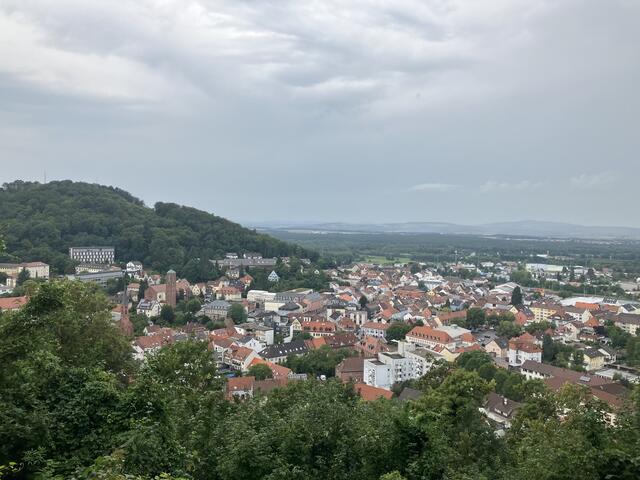 Landstuhl ist mit seiner guten Lage in der Nähe von Kaiserslautern, Ramstein-Miesenbach oder Kindsbach eine gute Lage für alle, die den Landkreis Kaiserslautern erkunden wollen. In den zahlreichen Hotels findet man außerdem eine gute Unterkunft, auch wenn man vom Bahnhof Landstuhl anreist. | Foto: Stephanie Walter