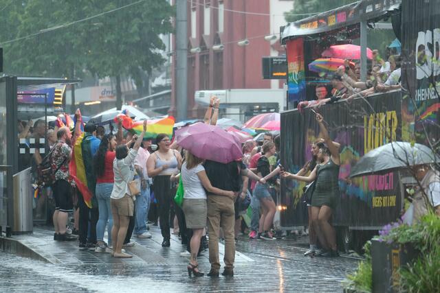 Der starke Regen konnte die Stimmung nicht trüben | Foto: Jessica Bader