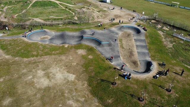  Für den Freiwilligentag haben sich die Jugendlichen viel vorgenommen: Unter anderem soll an der Unterkunft im Bikepark an der Pumptrack-Anlage
 | Foto: Bikepark-Initiative 