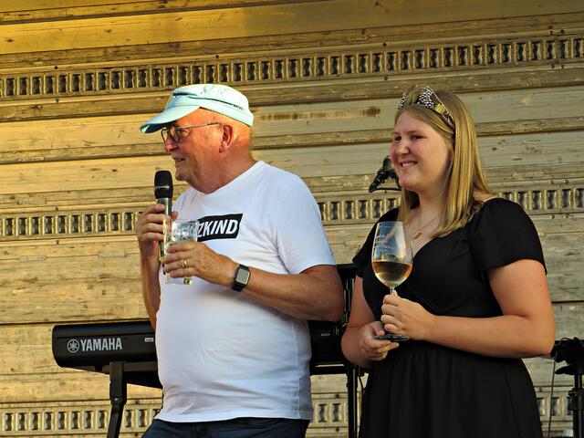 Bürgermeister und Weinprinzessin | Foto: Brigitte Melder