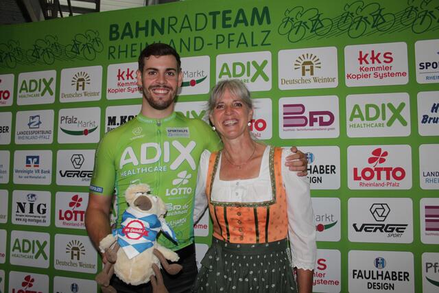 Timo Bichler mit seiner Mutter | Foto: Michael Sonnick
