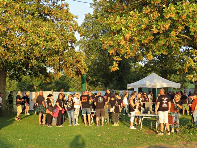 Impressionen - Schlange am Ausschank | Foto: Brigitte Melder