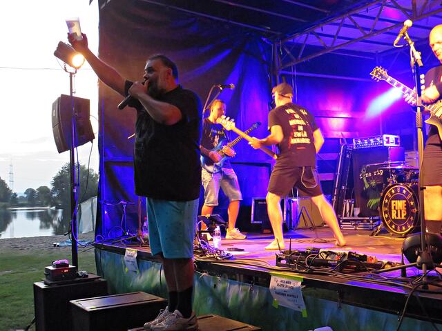 Hoch das Glas | Foto: Brigitte Melder