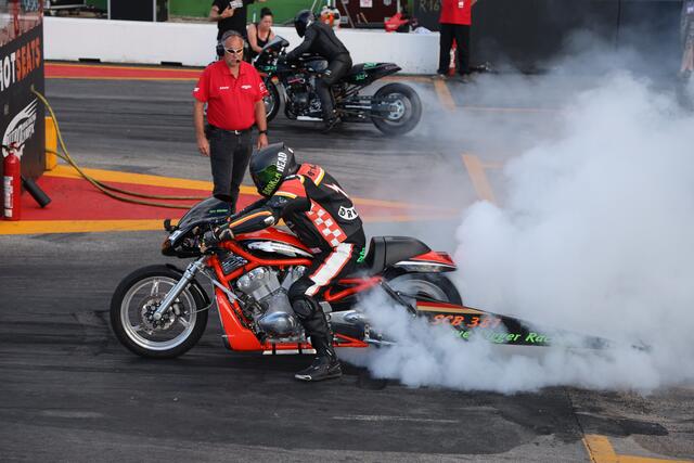 Drag Racing geht auch mit Motorrädern !  | Foto: Reuschel (moto-foto)