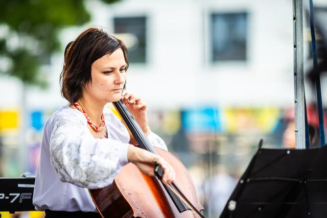 Feier des ukrainischen Unabhägigkeitstages auf dem Mannheimer Marktplatz.   | Foto: Christian Gaier