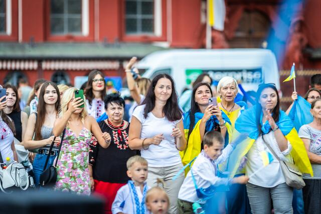 Feier des ukrainischen Unabhägigkeitstages auf dem Mannheimer Marktplatz.   | Foto: Christian Gaier