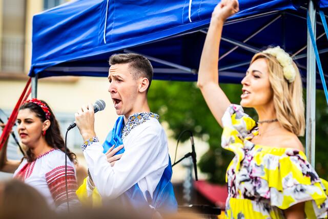Feier des ukrainischen Unabhägigkeitstages auf dem Mannheimer Marktplatz.   | Foto: Christian Gaier