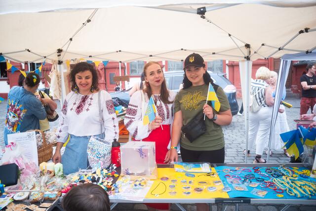 Feier des ukrainischen Unabhägigkeitstages auf dem Mannheimer Marktplatz.   | Foto: Christian Gaier
