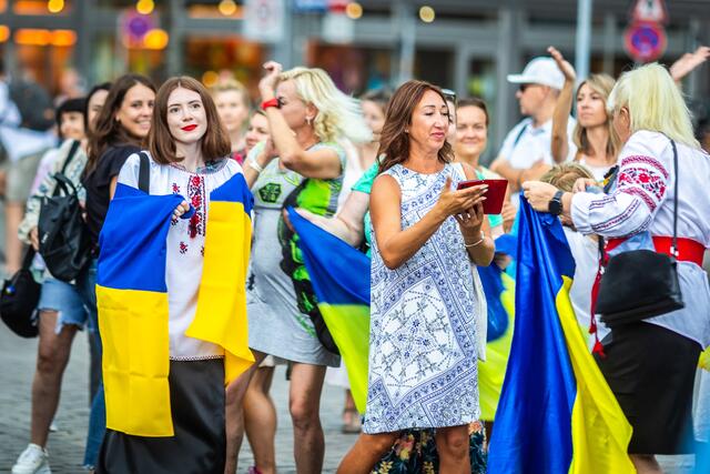 Feier des ukrainischen Unabhägigkeitstages auf dem Mannheimer Marktplatz.   | Foto: Christian Gaier