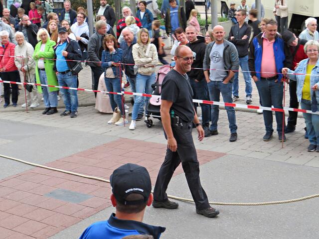 Hausmeister vs. Traktor | Foto: Brigitte Melder