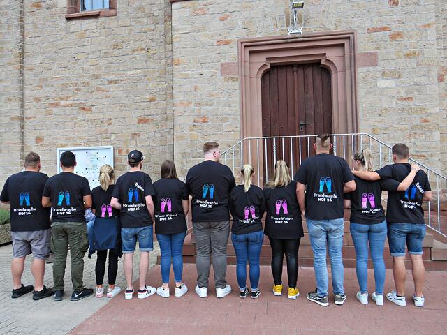 Die Sieger von hinten alle mit neuen T-Shirts | Foto: Brigitte Melder