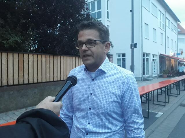 Sponsor Andreas Zeller beim Interview | Foto: Michael Sonnick