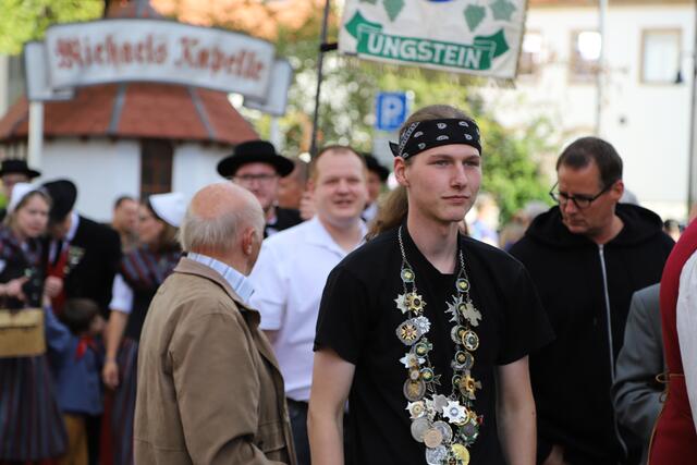 Der Dürkheimer Wurstmarkt verbindet, wie hier beim traditionellen Wurstmarktumzug | Foto: Anne Sahler