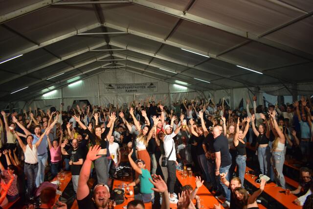 Stimmung im Kerwezelt | Foto: Gemeinde Mutterstadt