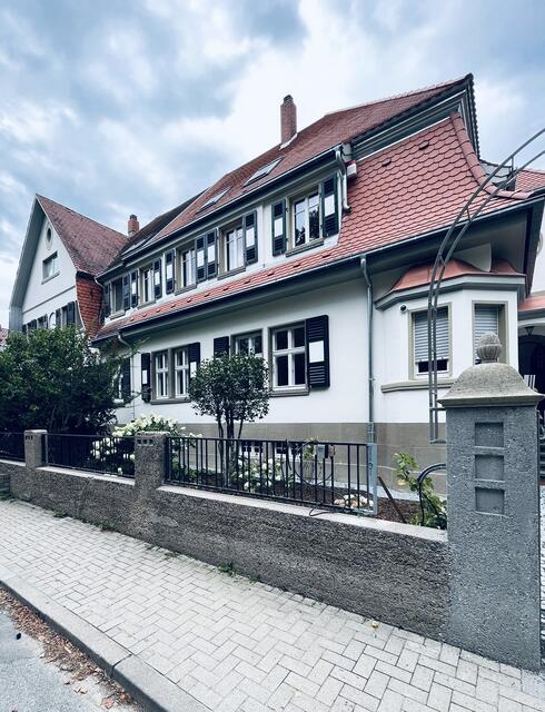 Von 10 bis 12 Uhr kann man das ehemaligen Beamtengebäude in der Hans-Purrmann-Allee 10 besichtigen | Foto: Alexa Doerrenbaecher/gratis