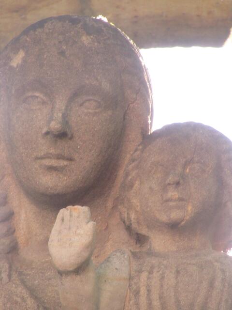 Maria und Jesu an der Kirche in Lingenfeld. | Foto: Maiken Liefeith