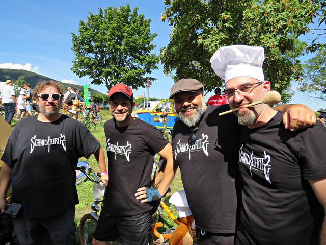 Freudiges Wiedersehen mit Monji und seinen Mannen | Foto: Brigitte Melder