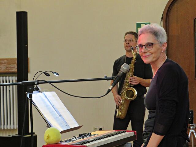 Saxophonist und Dirigentin bereit | Foto: Brigitte Melder