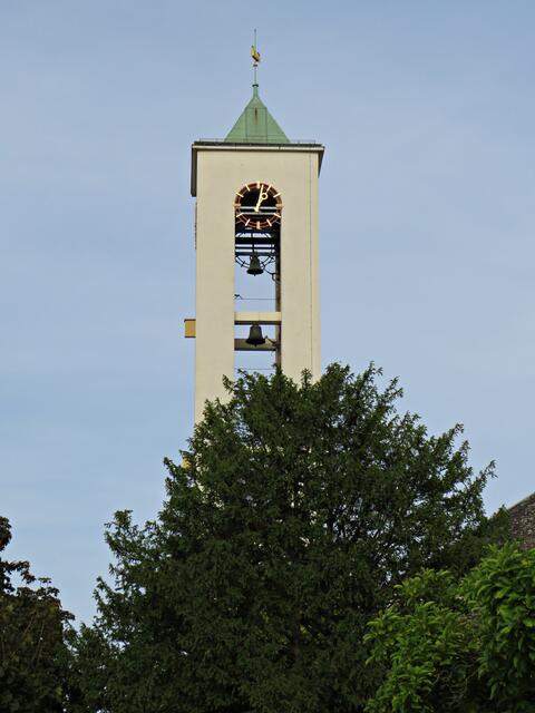 Die Kirchturmuhr von der anderen Seite (geht falsch) | Foto: Brigitte Melder