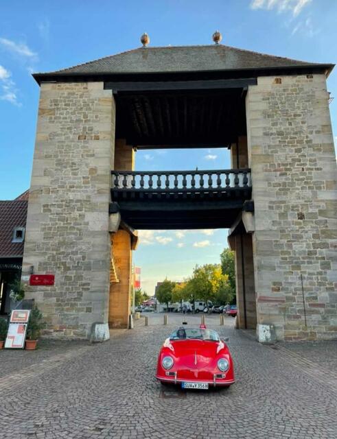 Die Oldtimer sind unterwegs quer durch den Landkreis Südliche Weinstraße | Foto: Karsten Heidlauf