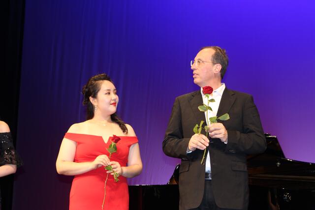 Siegerin Hanna Kim Koo und Pianist Hedayet Djeddikar | Foto: Markus Pacher