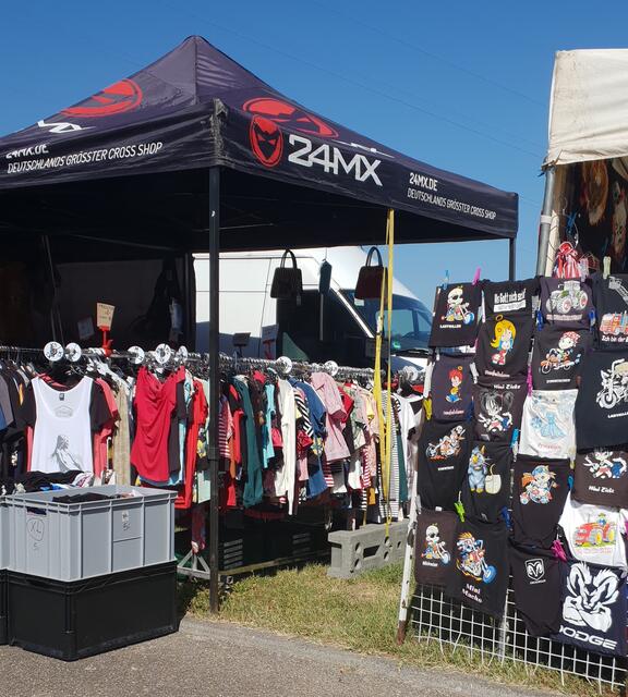 Shirts &amp; Patches | Foto: Stephan Egersdörfer 