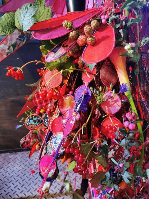 BUGA 2023, kunterbunter Blumenschmuck in der Floristenhalle (Ausstellungstitel: Wohin geht deine Reise, Thema: Pflanzen und Floristik aus der Ferne) 2. September 2023  | Foto: (c) Andrea Weber-Knapp