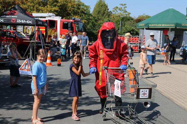 Ein Feuerwehrmann in schwerer Ausrüstung - bei dieser Hitze sicherlich kein Spaß! | Foto: Feuerwehr Frankenthal
